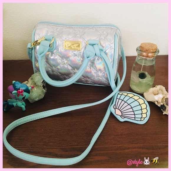 Betsey Johnson Handbags - 🐚✨🌊Luv Betsy by Betsy Johnson Mini Crossbody